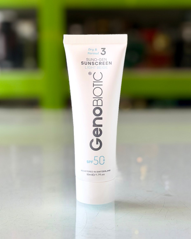 کرم ضدآفتاب رنگی ژنوبایوتیک پوست خشک و نرمال SPF50 - بژ روشن