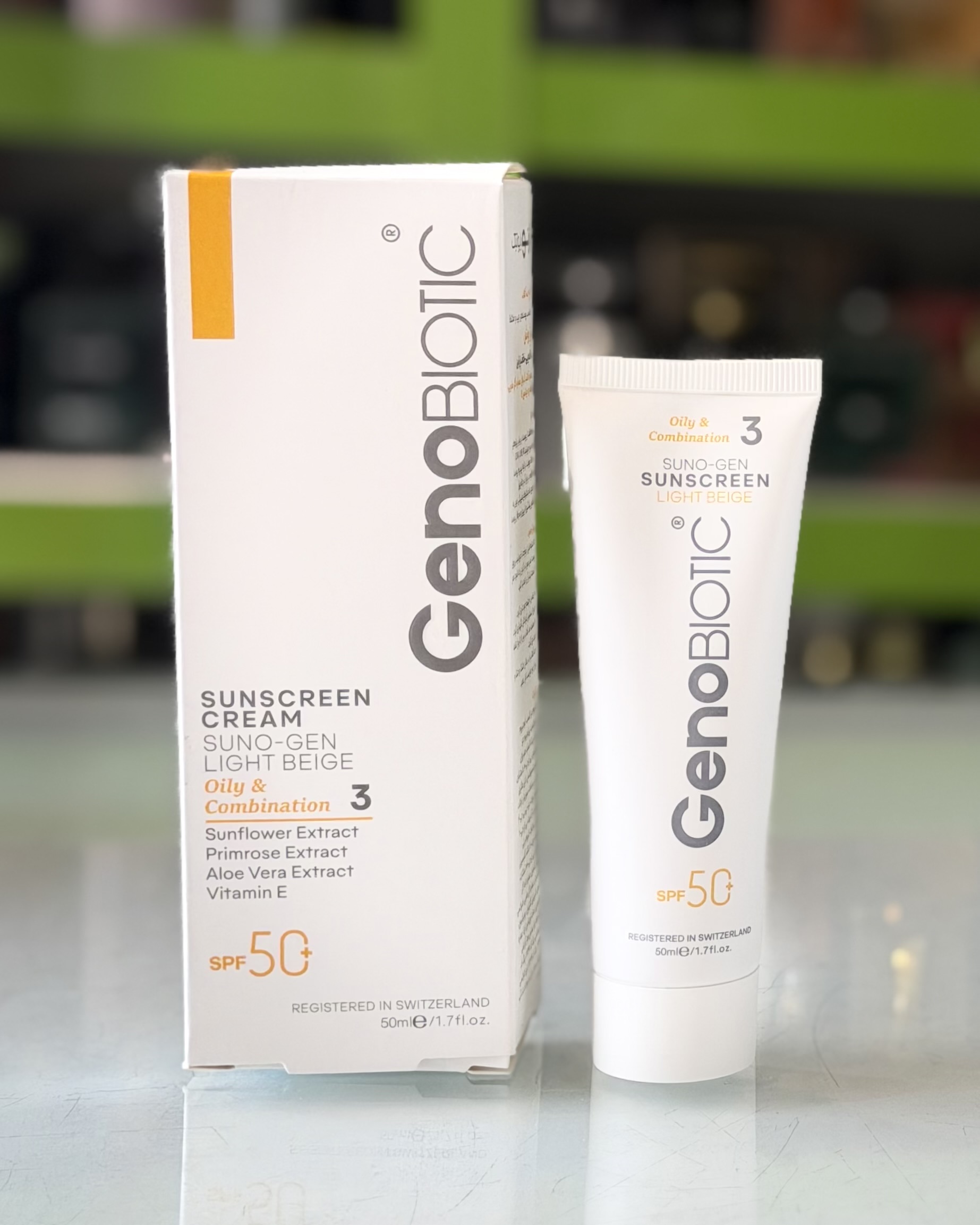 کرم ضدآفتاب رنگی ژنوبایوتیک پوست چرب و مختلط SPF50 - بژ روشن