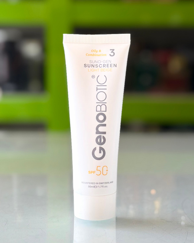 کرم ضدآفتاب رنگی ژنوبایوتیک پوست چرب و مختلط SPF50 - بژ روشن